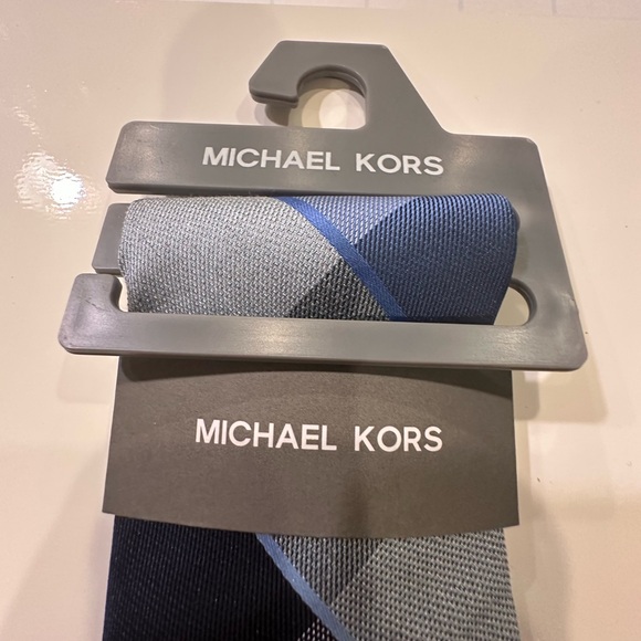 Michael Kors Men’s Tie Shades of Blue - Picture 4 of 5